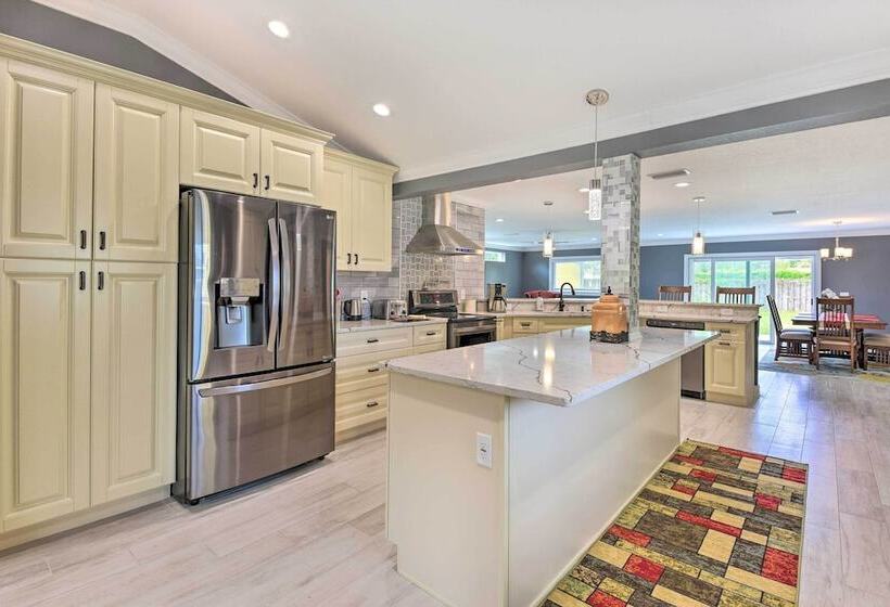 Bradenton Retreat W/ Yard: 3 Mi To Downtown!