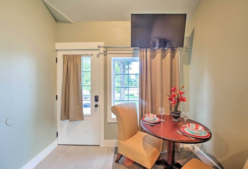 Branson Cottage W/ Pool Access ~ 2 Mi To The Strip