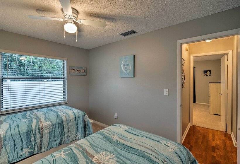 Breezy Sarasota Home W/ Private Pool Near Beach!