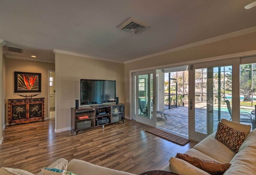 Canal Front Siesta Key Home: Heated Pool & Privacy