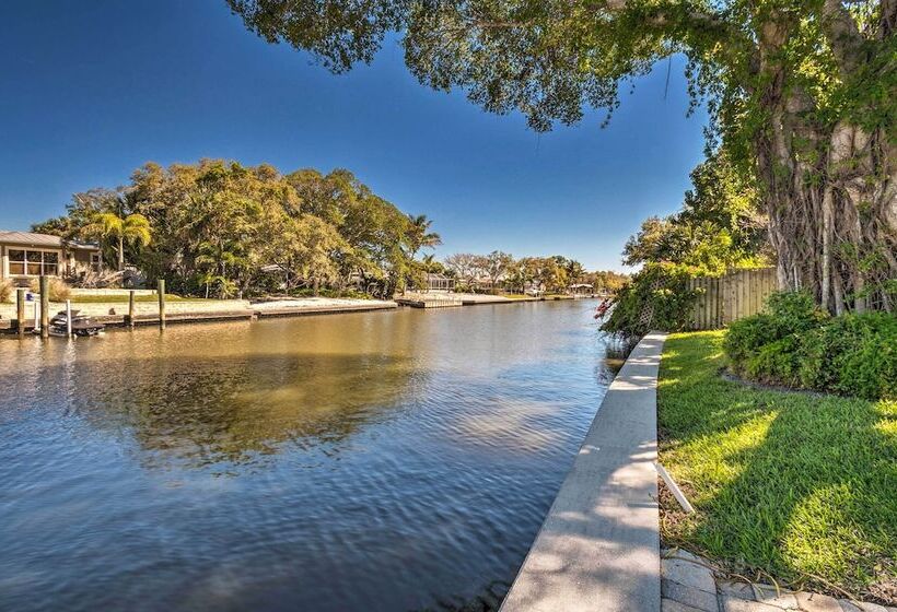 Canal Front Siesta Key Home: Heated Pool & Privacy