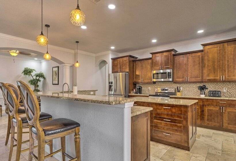 Private Pool & Grill: Canalfront Cape Coral Home