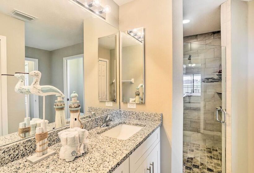 Central Cape Coral House W/ Private Screened Pool!