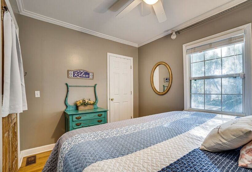 Charming Mt Dora Home W/ Shared Patio & Yard!