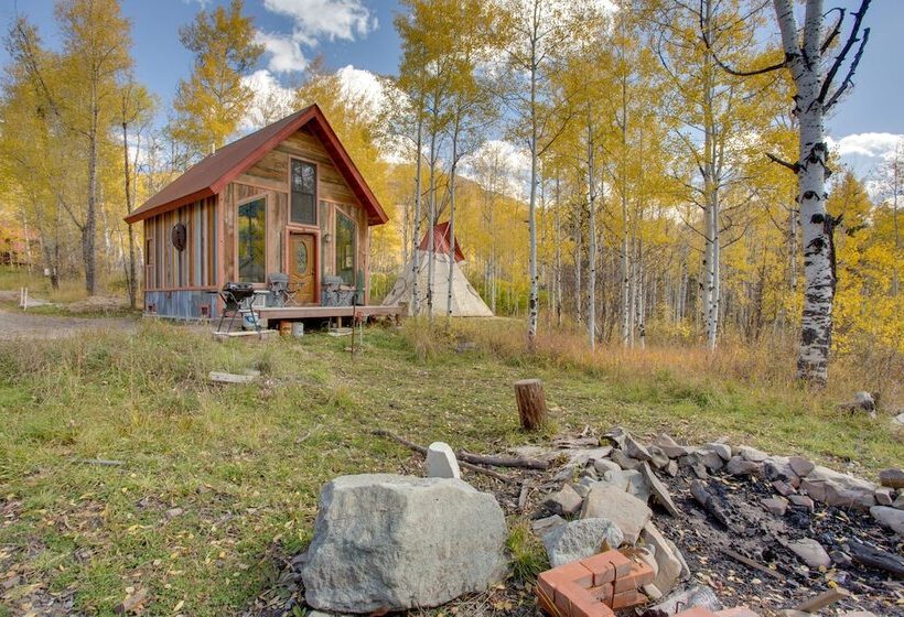 Colorful Cabin W/ Teepee, Fire Pits & Mtn Views!