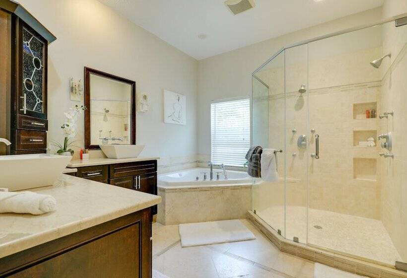 Contemporary Brandon Home W/ Pool & Game Room