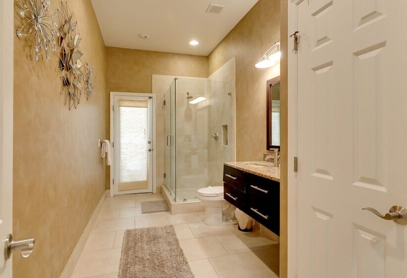 Contemporary Brandon Home W/ Pool & Game Room