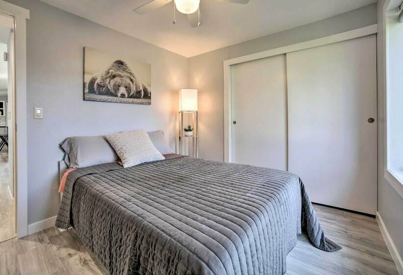 Cozy Ashton Abode W/ Yard   Near Park & Pool!