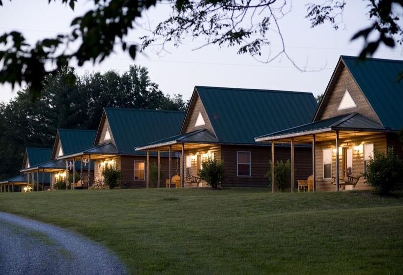 Cozy Columbia Cabin W/ Shared Lake Dock!