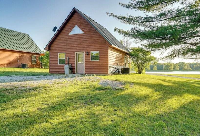 Cozy Columbia Cabin W/ Shared Lake Dock!