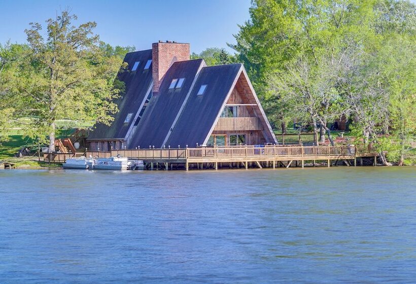 Cozy Columbia Cabin W/ Shared Lake Dock!