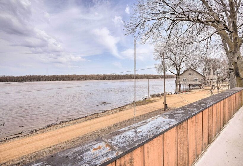 Cozy Home W/ Yard: Steps To Mississippi River