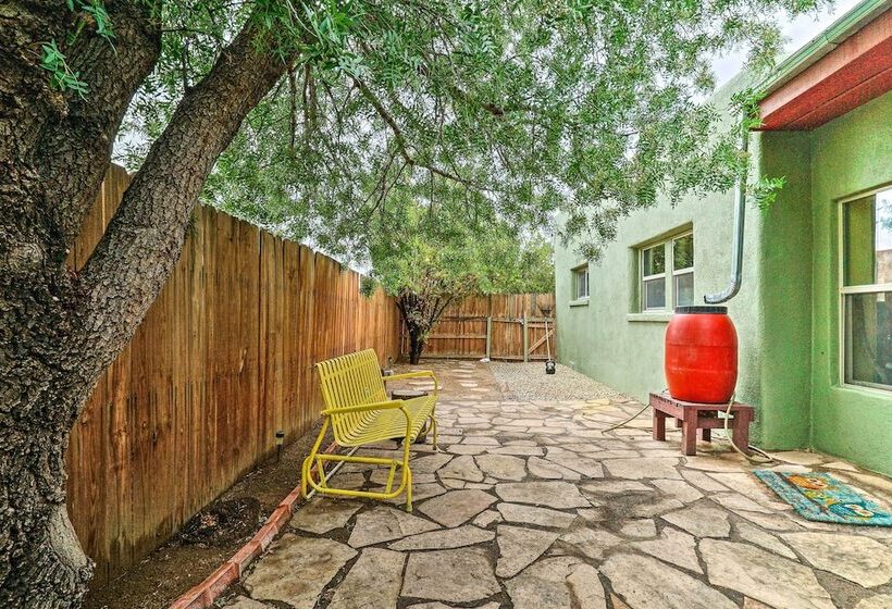 Cozy Las Cruces Gem: Fire Pit, Patio & Views!