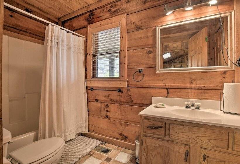 Creekside Marietta Cabin Retreat W/ Fire Pit!