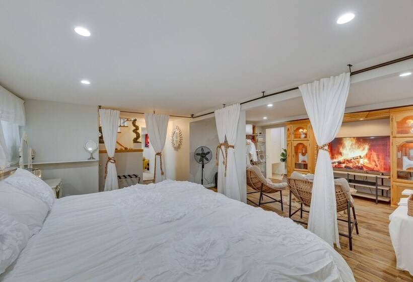 Dreams Of Paradise  Luxury Home W/ Pool!