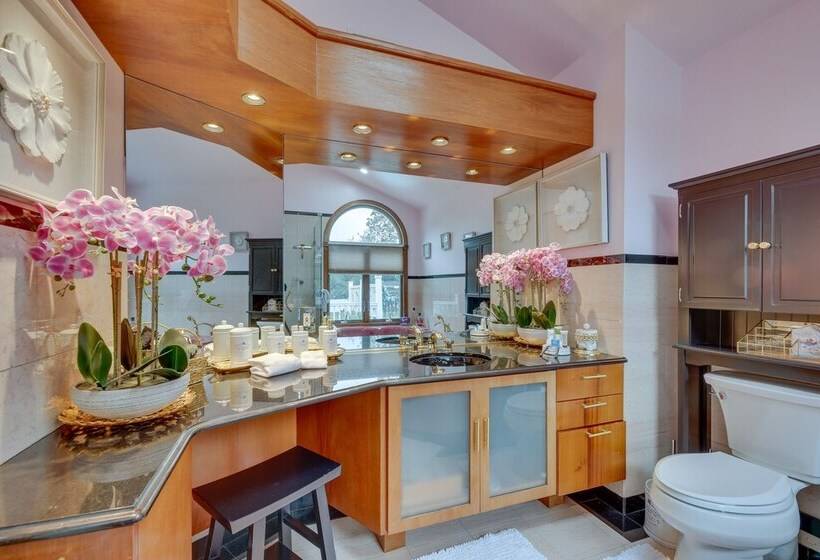 Dreams Of Paradise  Luxury Home W/ Pool!