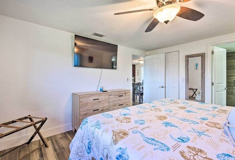 Englewood Escape W/ Screened In Pool & Grill!