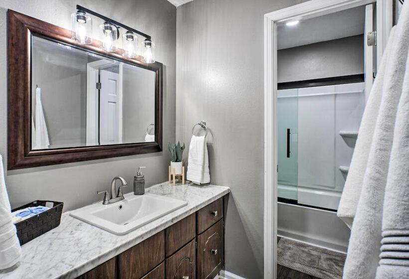 Family Friendly Springfield Home W/ Yard!