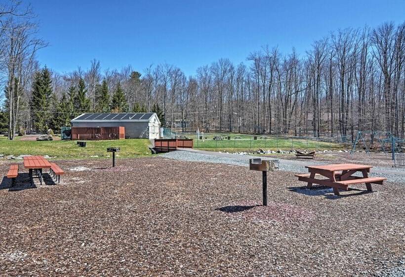 Deck & Resort Amenities: Arrowhead Lake Home!