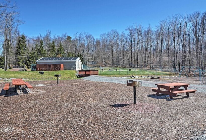 Deck & Resort Amenities: Arrowhead Lake Home!