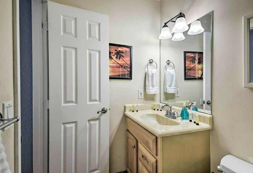 Golden Tropics    Sunny Gem W/ Patio & Pool!