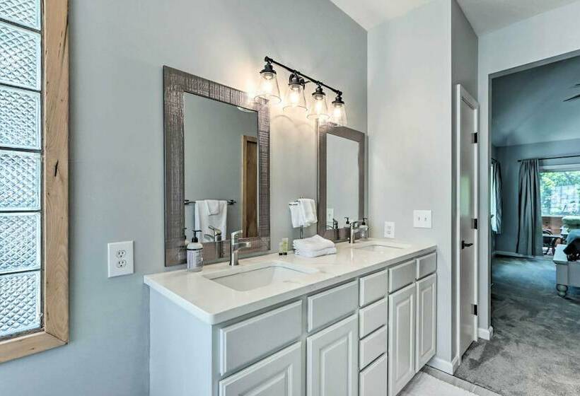 Lakefront Family Retreat In Osage Beach!