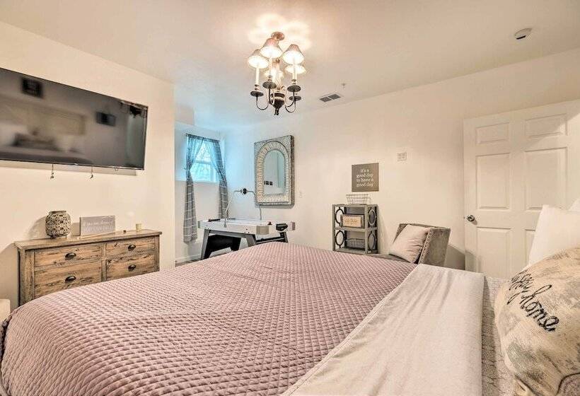 Hilltop Hideaway  Branson Home W/ Trampoline!