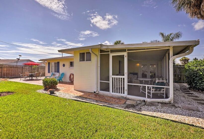 Ormond Beach Home: Screened Porch, Walk To Beach!