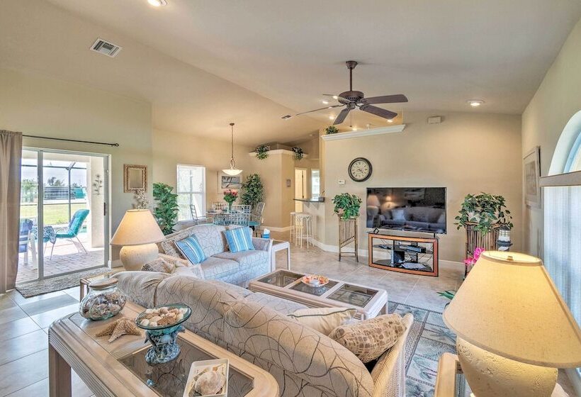 6 Mi To Waterpark: Tropical Home In Cape Coral