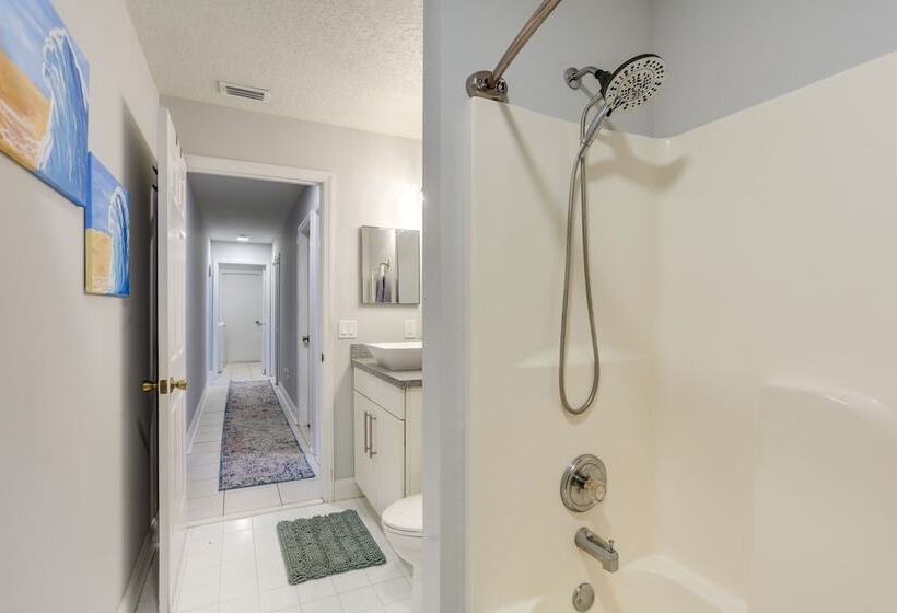 Inviting Jensen Beach Home W/ Screened In Patio!