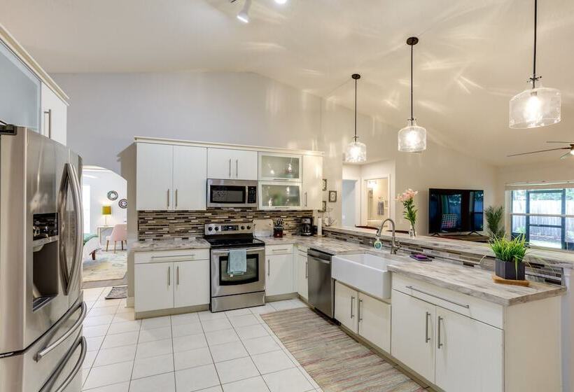 Inviting Jensen Beach Home W/ Screened In Patio!