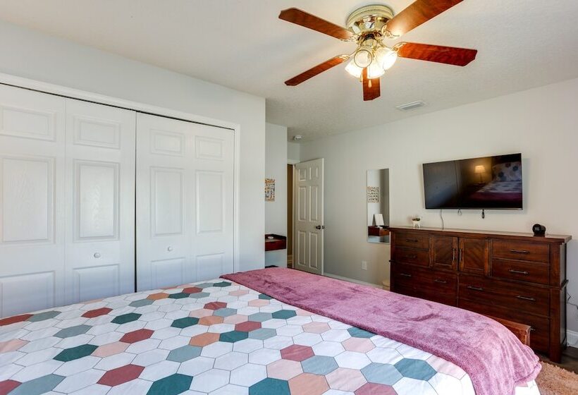 Inviting Jensen Beach Home W/ Screened In Patio!
