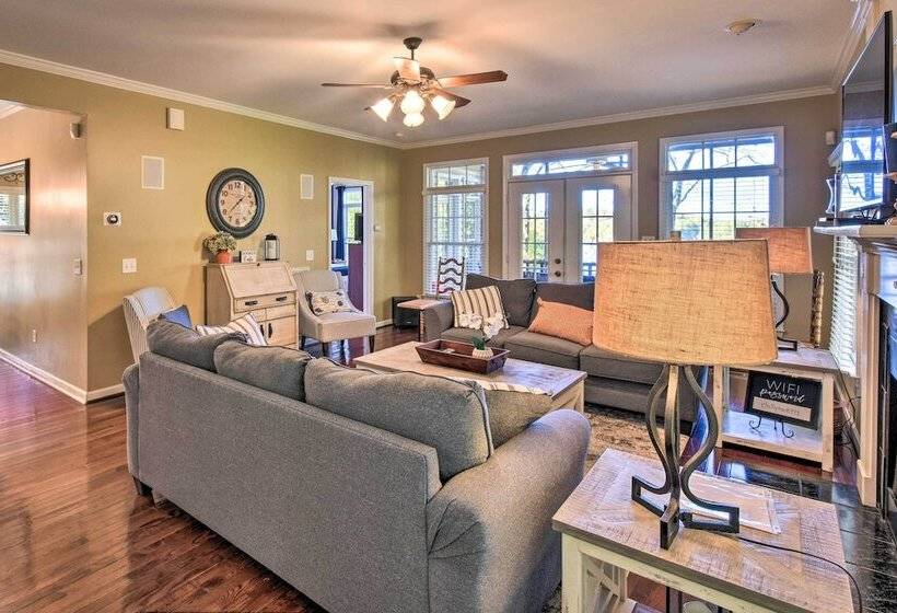 Lake Keowee Escape W/ Dock, Deck & Lake Access!