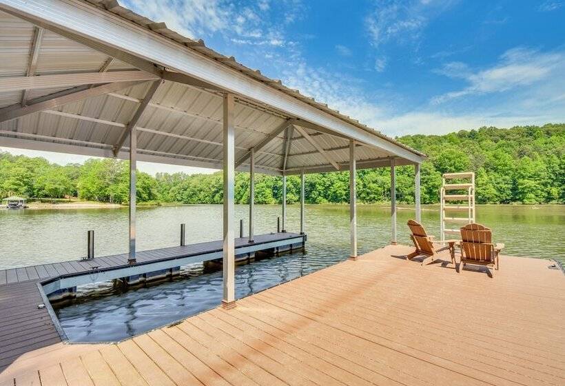 Lake Keowee Getaway: Boat Dock, Deck, Grill!
