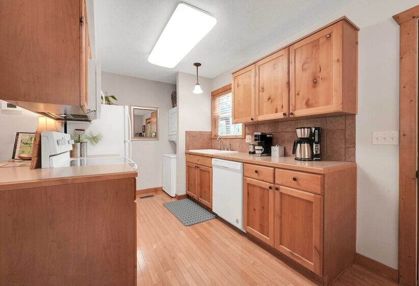 Lakefront Branson Cabin: 6 Mi To Branson Strip!