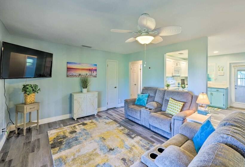 Lakeside Crescent City Cottage: Boat + Dock!