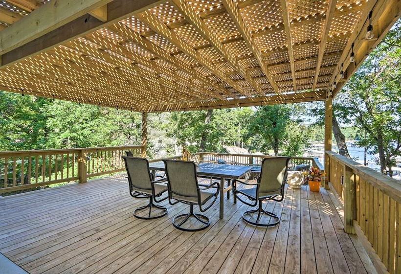Dock & Jet Ski Slip: Lakeside Sunrise Beach Home!