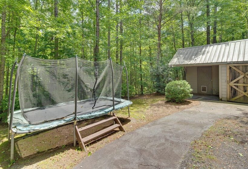 Landrum  Treehouse    Hot Tub & Trail Access!