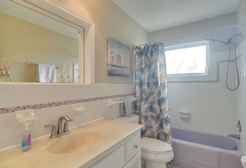 4 Mi To Dog Beach: Largo Home W/ Pool & Hot Tub!