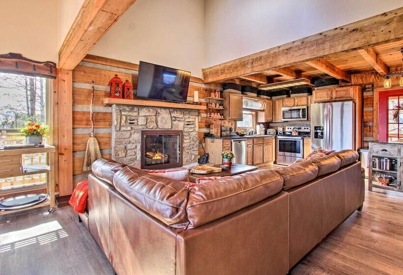 Panoramic View Gatlinburg Cabin W/ Private Hot Tub