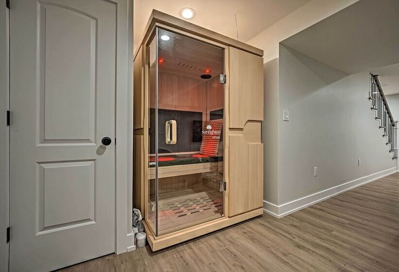 Luxury Family Home W/ Deck, Swim Spa & Grill!