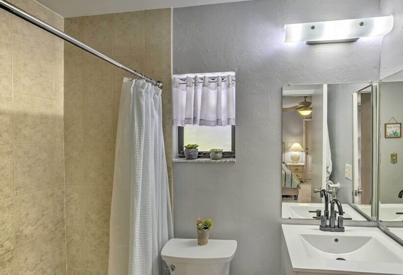 Heated Pool + Lanai: Matlacha Isles Getaway