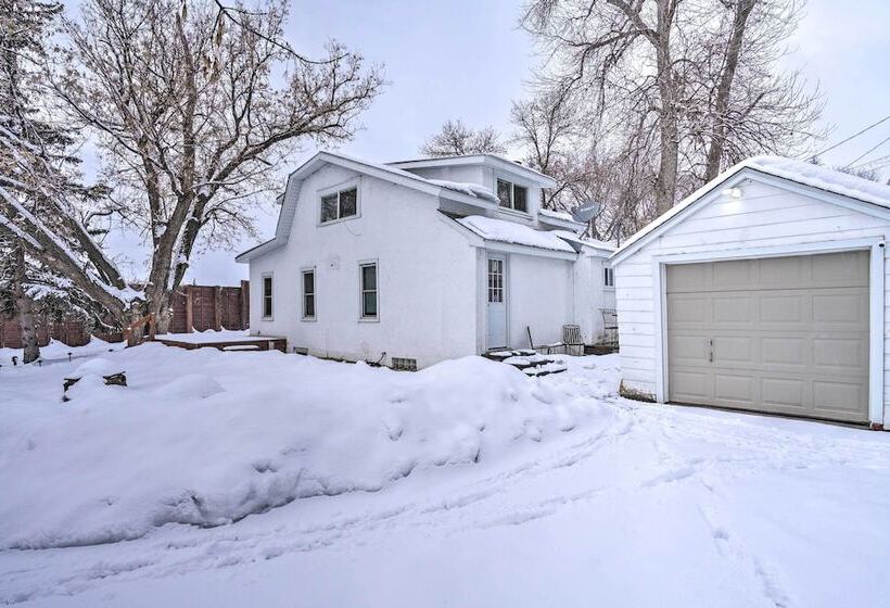 8 Mi To Downtown: Convenient Minneapolis Home
