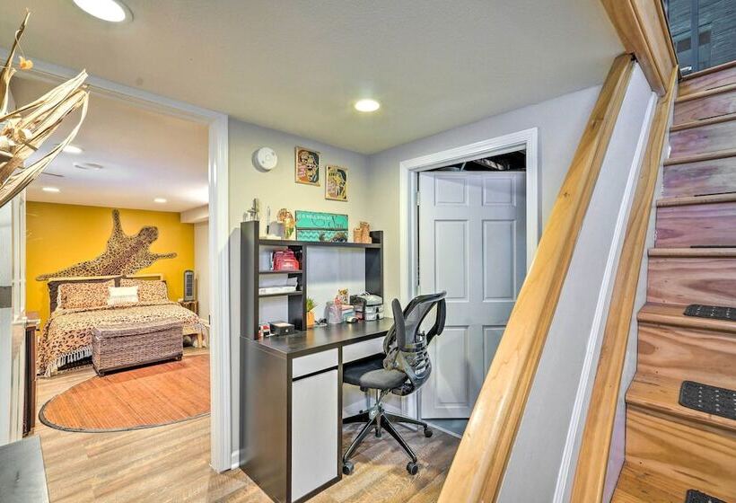 8 Mi To Downtown: Convenient Minneapolis Home
