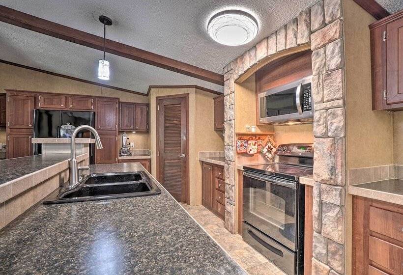 Monett Family Ranch Home W/ Fireplace & Huge Deck!