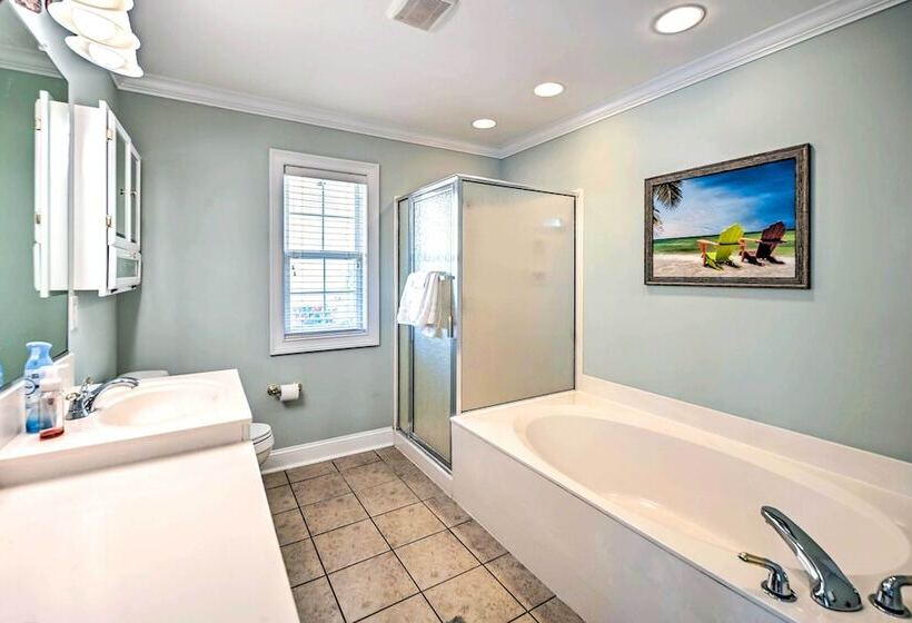 1 Mi To Beach + Hot Tub: Murrells Inlet Retreat!