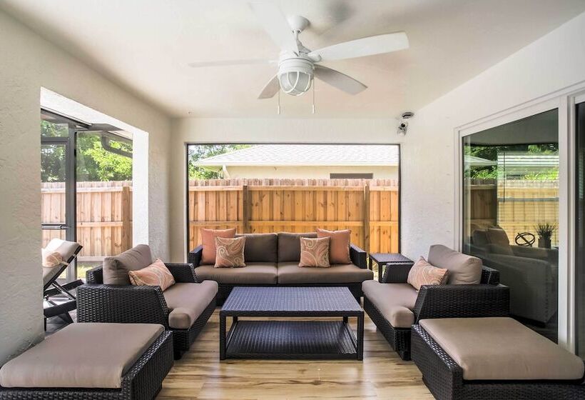 Naples Home W/ Lanai & Pool Near Vanderbilt Beach!
