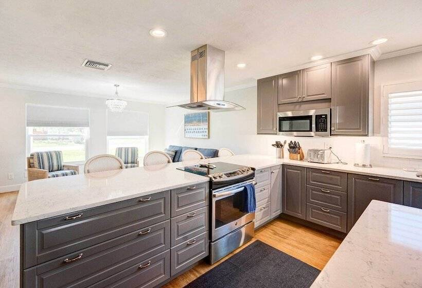 Naples Vacation Home: Private Pool + Hot Tub!