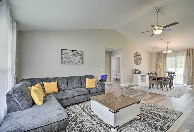 3 Mi To Golf: Loris Home W/ Big Private Yard!