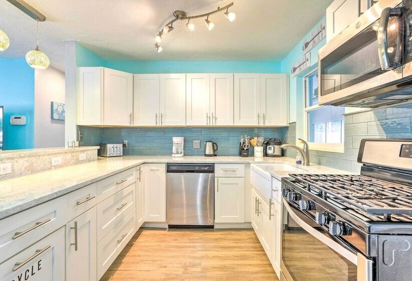 Ocean Breeze Oasis  W/ Boat Dock & Slip On Canal!